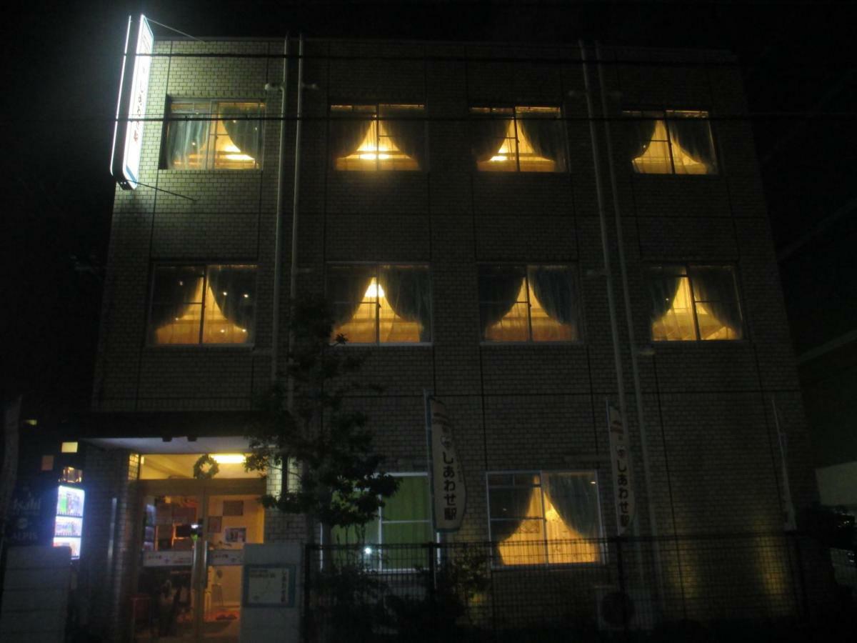 Guesthouse Shiawase Eki Fukuoka  Exterior photo
