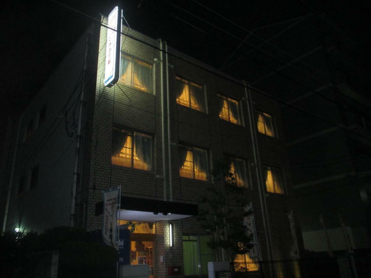 Guesthouse Shiawase Eki Fukuoka  Exterior photo